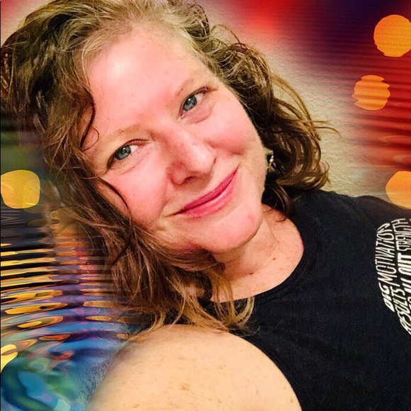 Meet your Posher, Kris - Picture 2 of 5